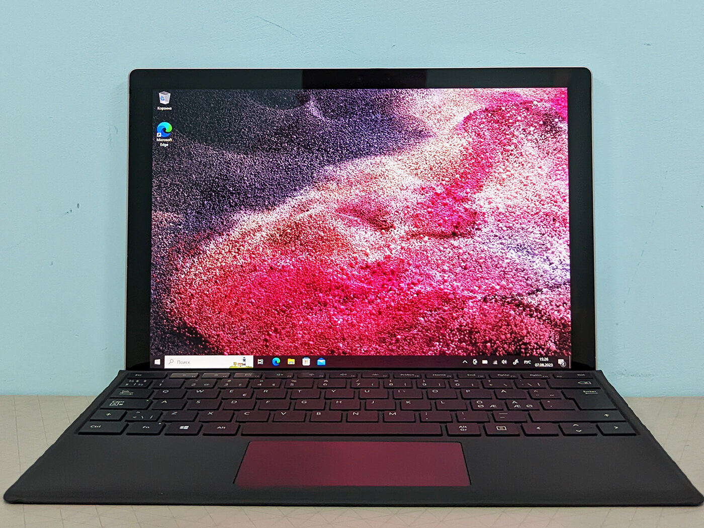 Планшет Microsoft Surface Pro 5 12.3" IPS WQHD сенсорный, i5-7300U, 8ГБ, 256ГБ SSD, Win 10