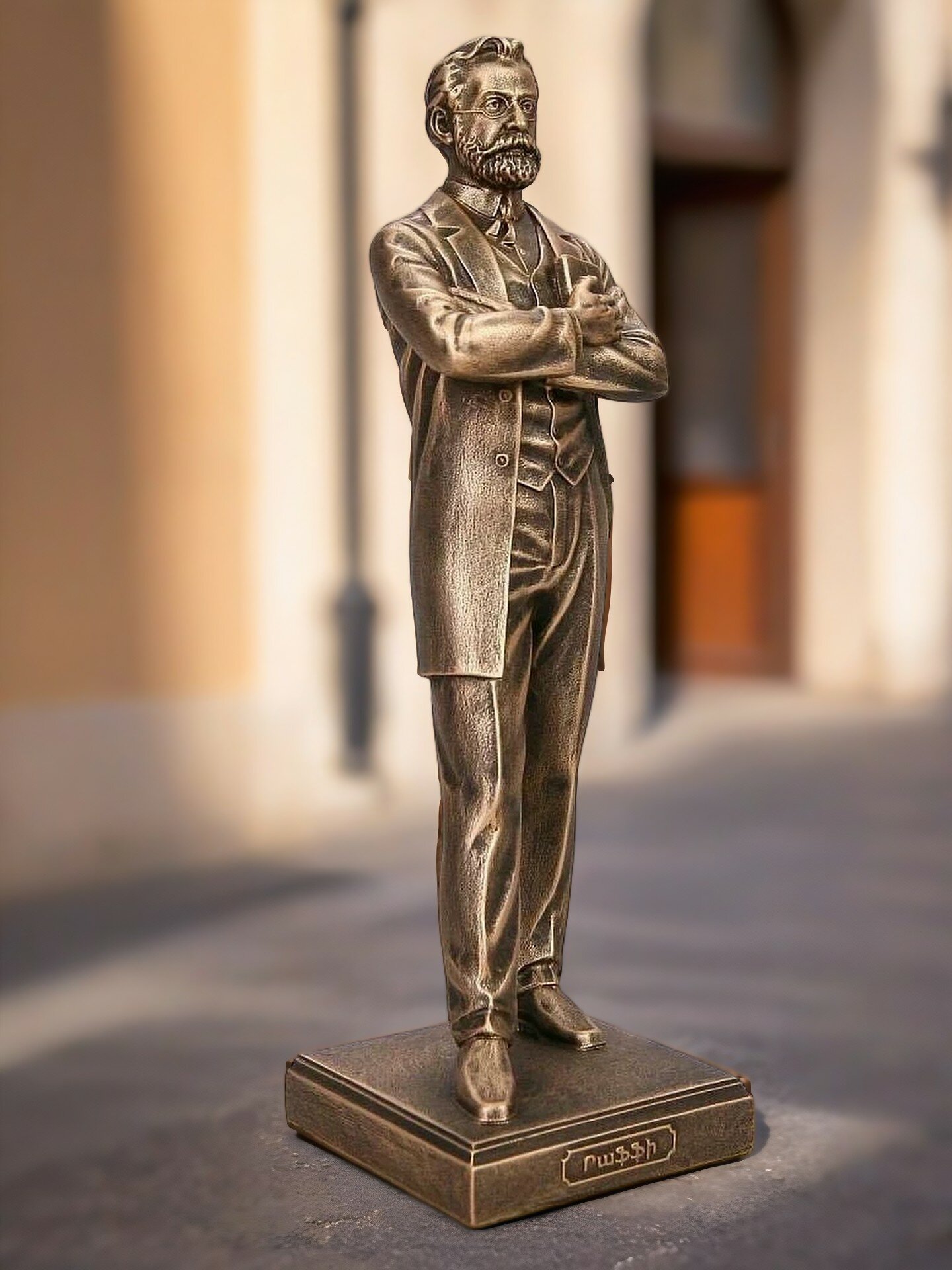 Статуэтка Раффи (Акоп Мелик-Акопян) высота 24 см, литьевой мрамор, цвет патина бронза