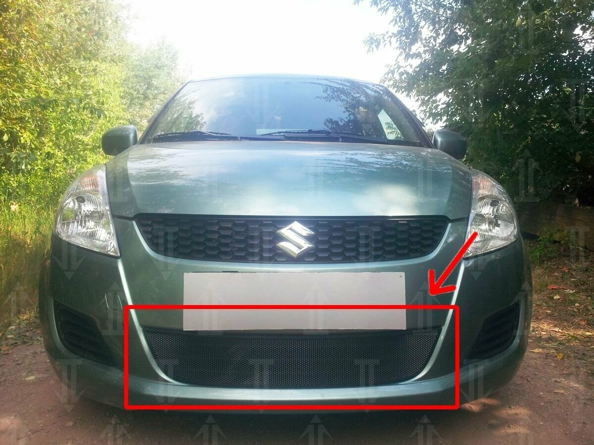 Защита радиатора черная Suzuki Swift (2011-2013) / съемная защитная сетка Сузуки Свифт