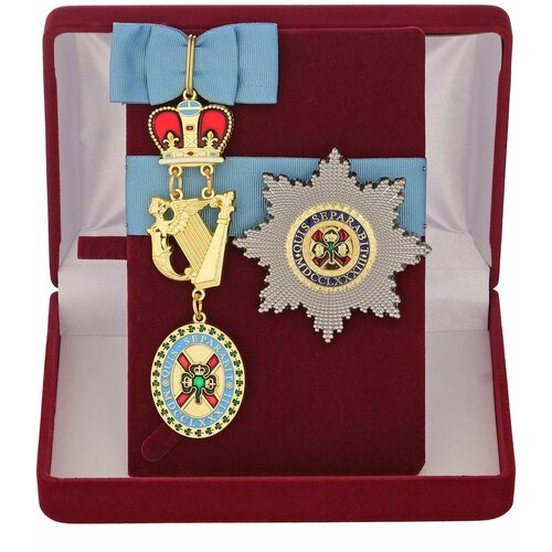 Знак и звезда ордена Святого Патрика в подарочном футляре, сувенирные муляжи
