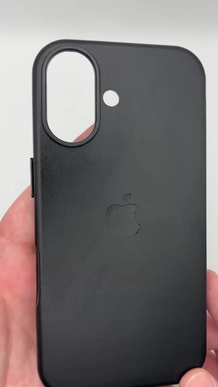 Чехол-накладка кожаный Leather Case с MagSafe на iPhone 16 - Черный — фото 1