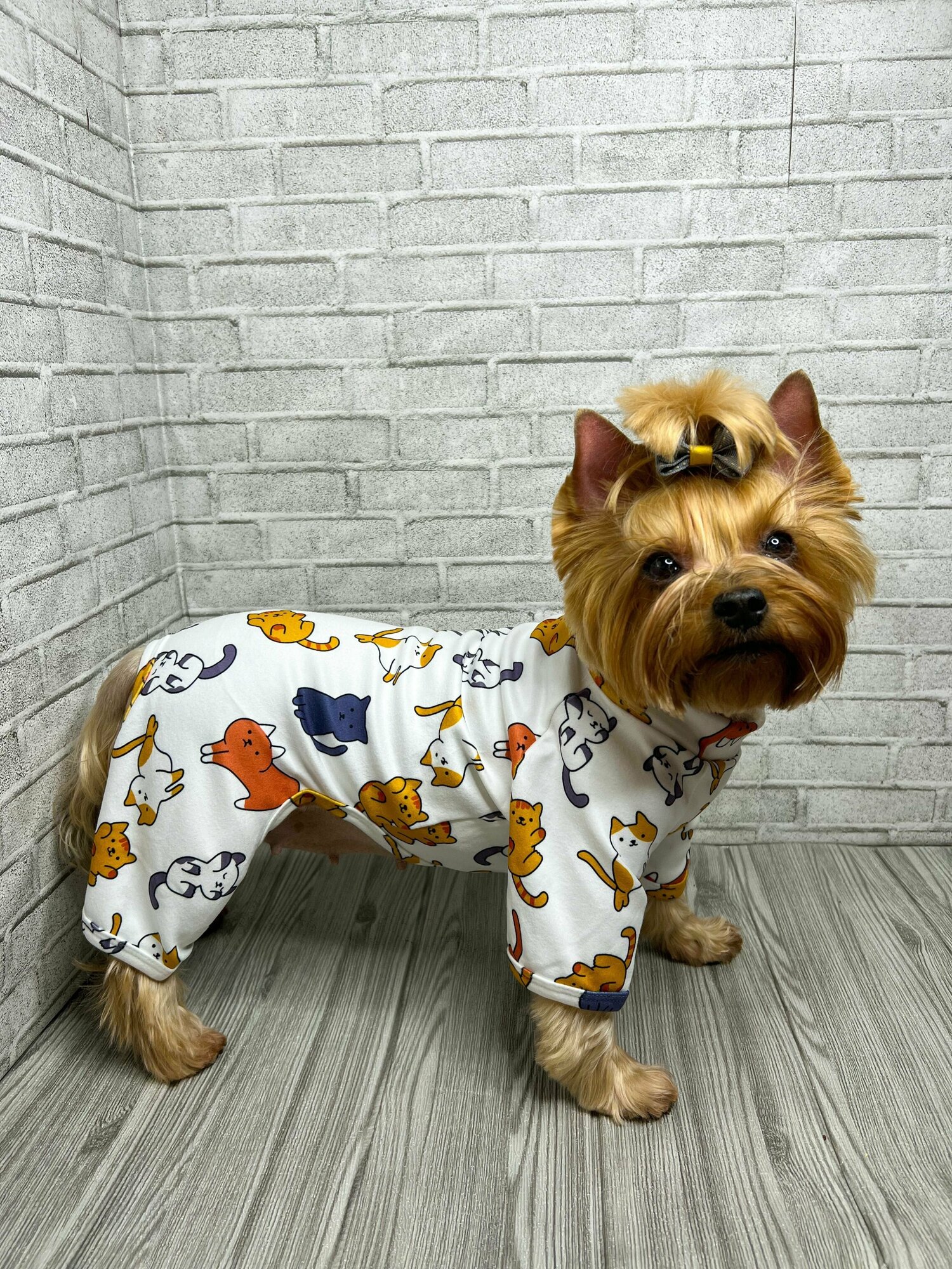 Пижама-костюм для мелких и средних пород собак / Размер L / Белый - фотография № 6