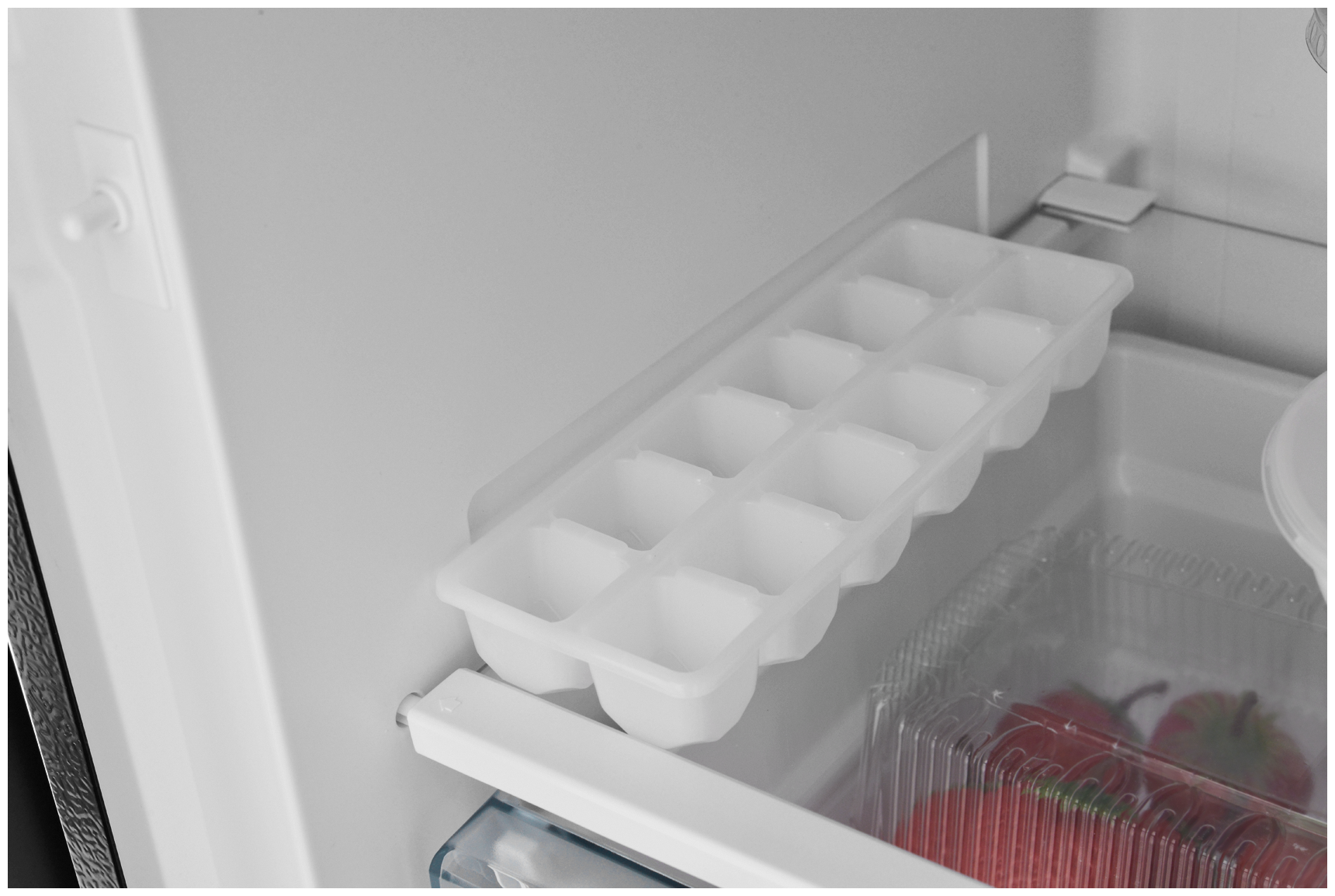 Многокамерный холодильник ZUGEL ZRCD430B черный - фотография № 17