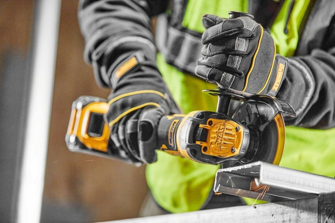 Машина шлифовальная угловая аккумуляторная DeWalt DCG409T1 (1 акк, з/у) - фотография № 6