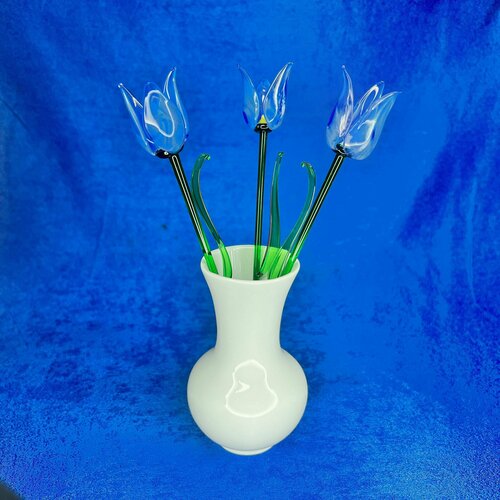 Цветы из стекла в вазочке. Тюльпаны голубые 3 шт.