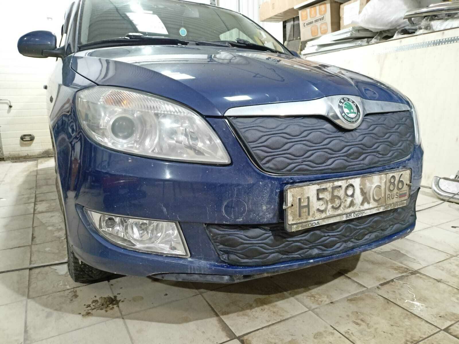 Утеплитель радиатора для Skoda Fabia (Шкода Фабия) 2010 2014 II Комплект Дизайн Волны Установка на крючки