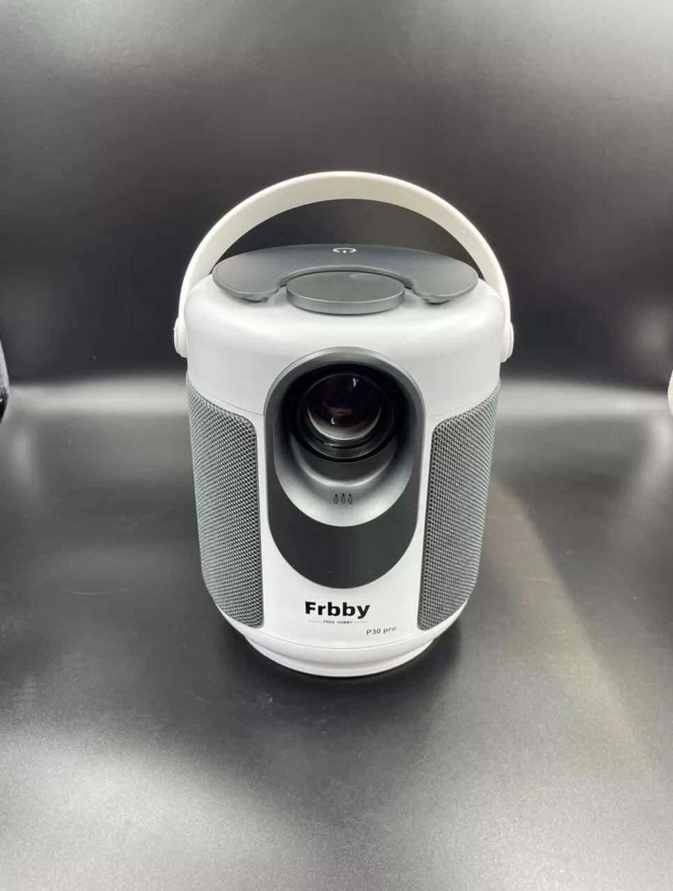 Проектор Frbby P30 Pro/Frbby P30 Pro Projector" - компактный и удобный проектор для дома и путешествий