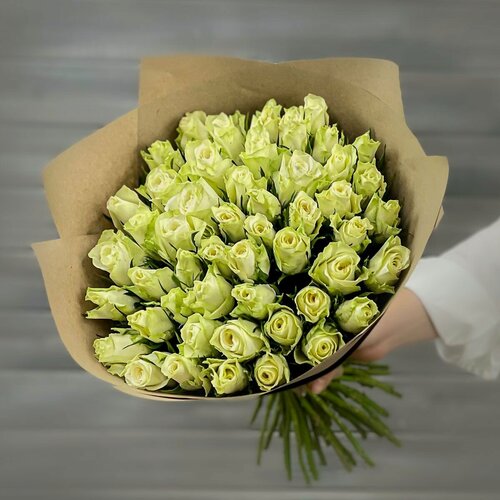 Изображение товара Букет живых цветов из 51 белой розы 40см в крафте от Букет Маркет