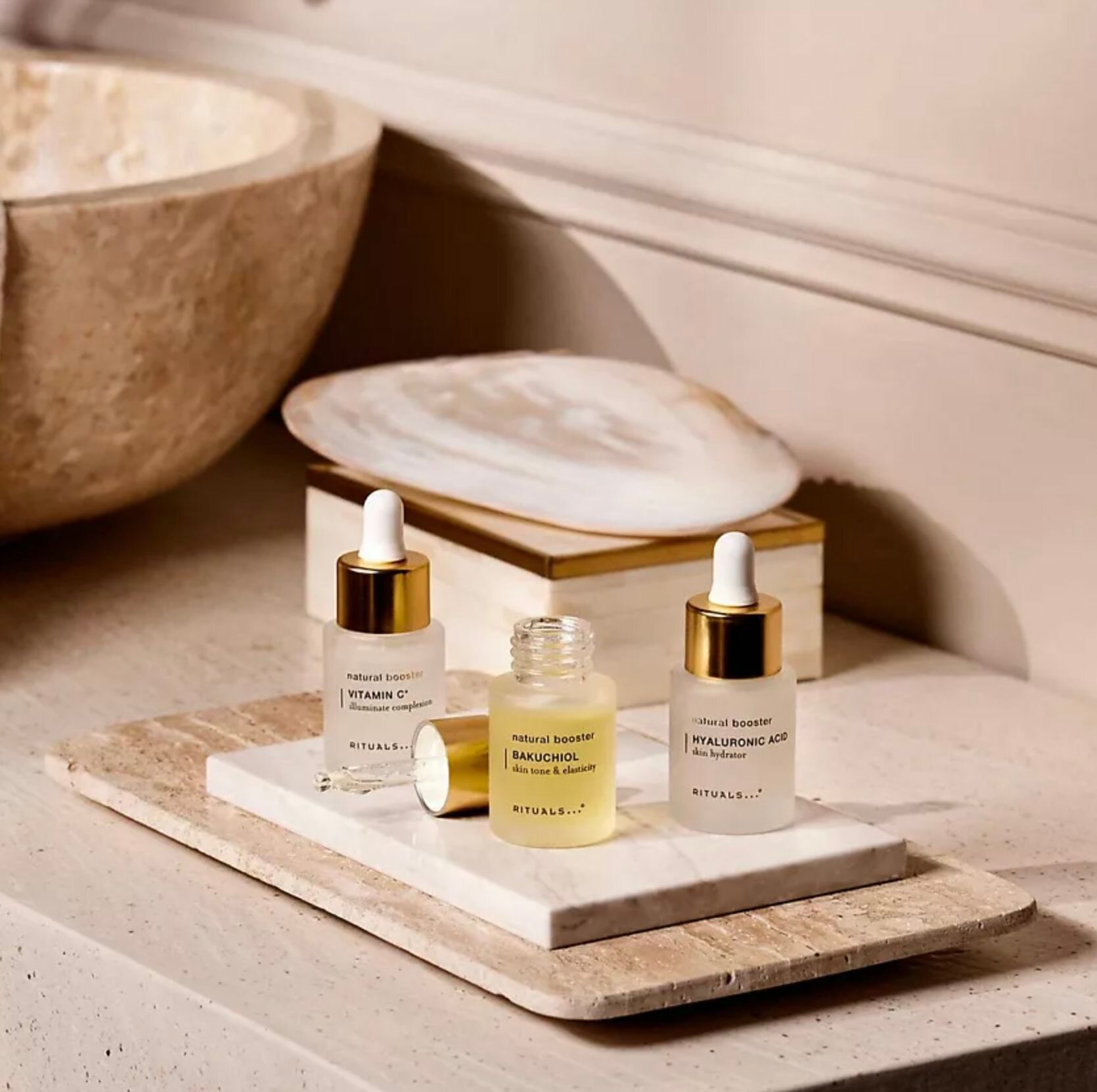 RITUALS. Антивозрастная сыворотка The Ritual of Namaste Bakuchiol Natural Booster 20 мл — фото 1