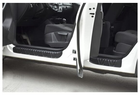 Накладки на внутренние пороги дверей Volkswagen Tiguan 2011-2015