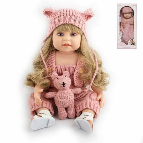 фото Кукла junfa в розовом вязанном комбинезоне и шляпке с плюшевым мишкой 55 см junfa toys