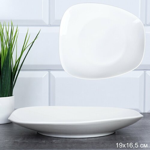 Тарелка сервировочная квадратная 19х165 см 420₽