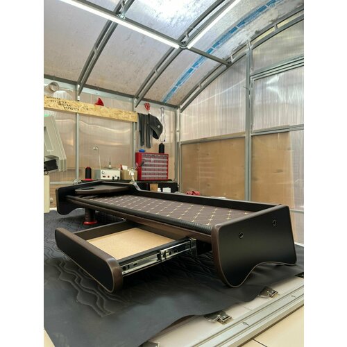 Стол-полка в кабину для грузовика MAN TGX с подстаканником 8690₽