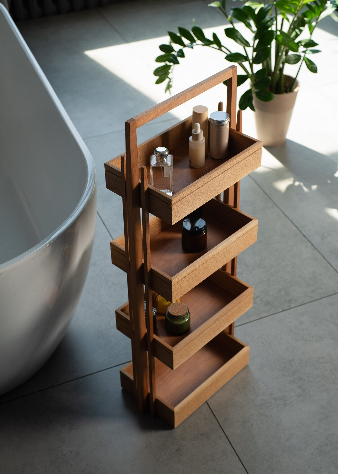 Дизайнерская этажерка стеллаж для ванной из дерева от m.bros.design