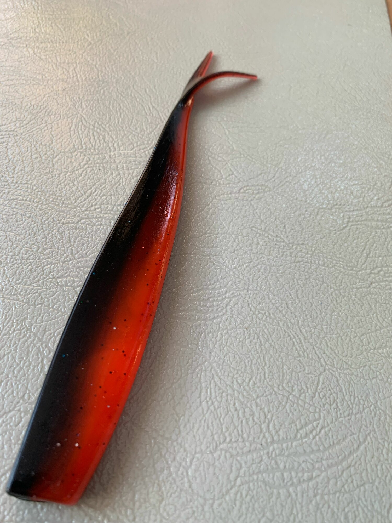 Мягкая крупная силиконовая приманка для рыбалки Pike Slag 21см (свимбейт/ джеркбейт), Черно-красный (Black Terracott), 1 шт. — фото 1