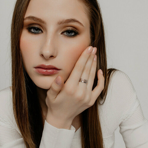 Кольцо Яхонт серебро 925 проба размер 16 серебристый 2740₽