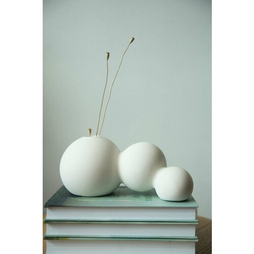 Ваза интерьерная Бокит из бетона белая 820₽