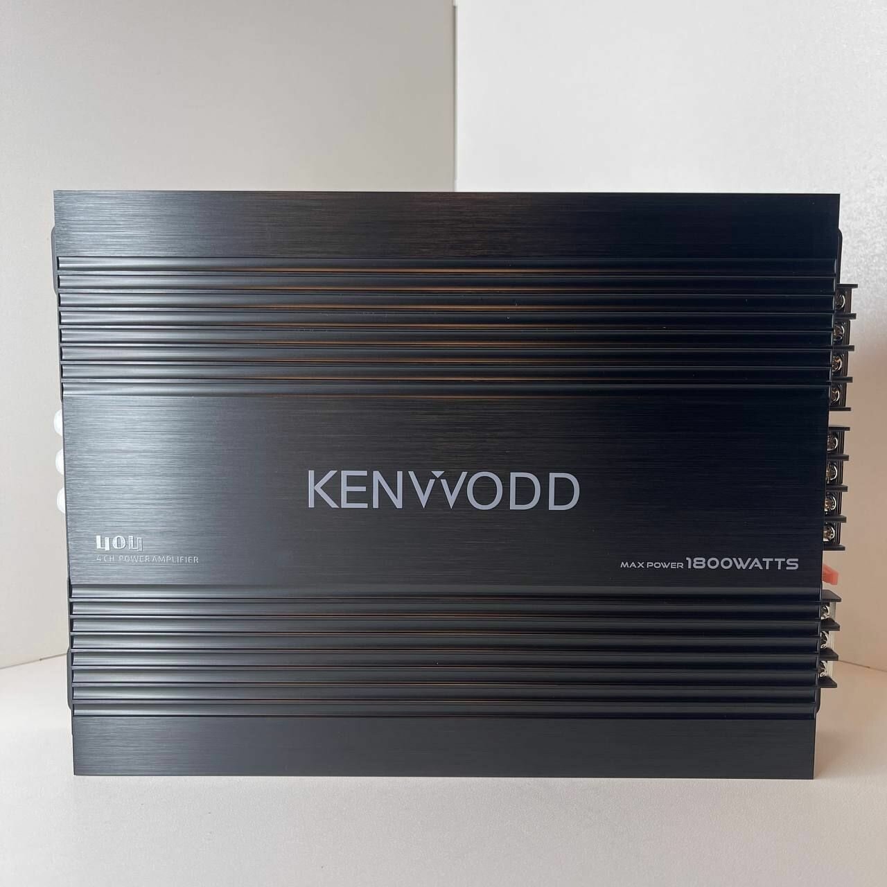 Автомобильный усилитель 1800W 4 канала