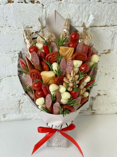 Изображение товара Мужской съедобный букет №13 / Букет из колбасы и сыра (BuketOnline)