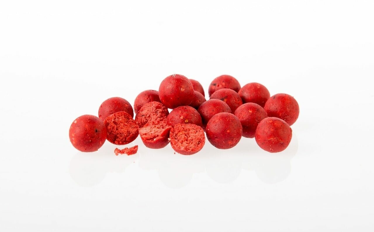Бойлы RHINO BAITS растворимые Super Strawberry (супер клубника) 24мм ведро 2 кг