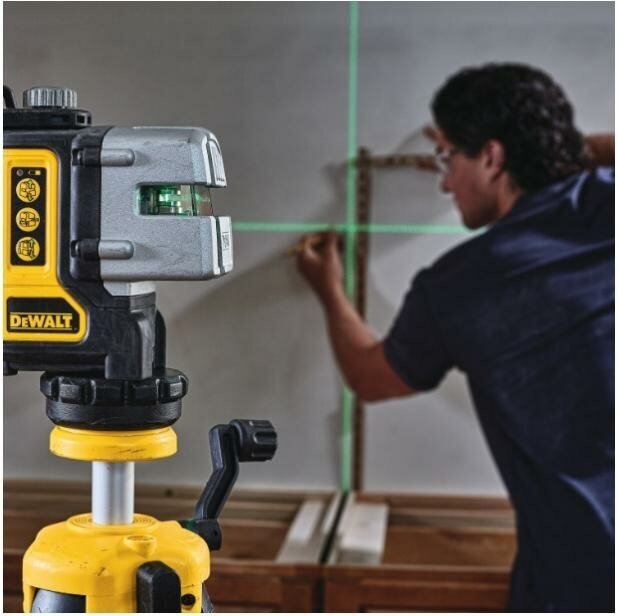 DeWalt DW089CG Нивелир лазерный с ЗЕЛ.лучом в чемодане(4 бат.АА, ,20м/50м,3 луча, +/-3мм) - фотография № 6