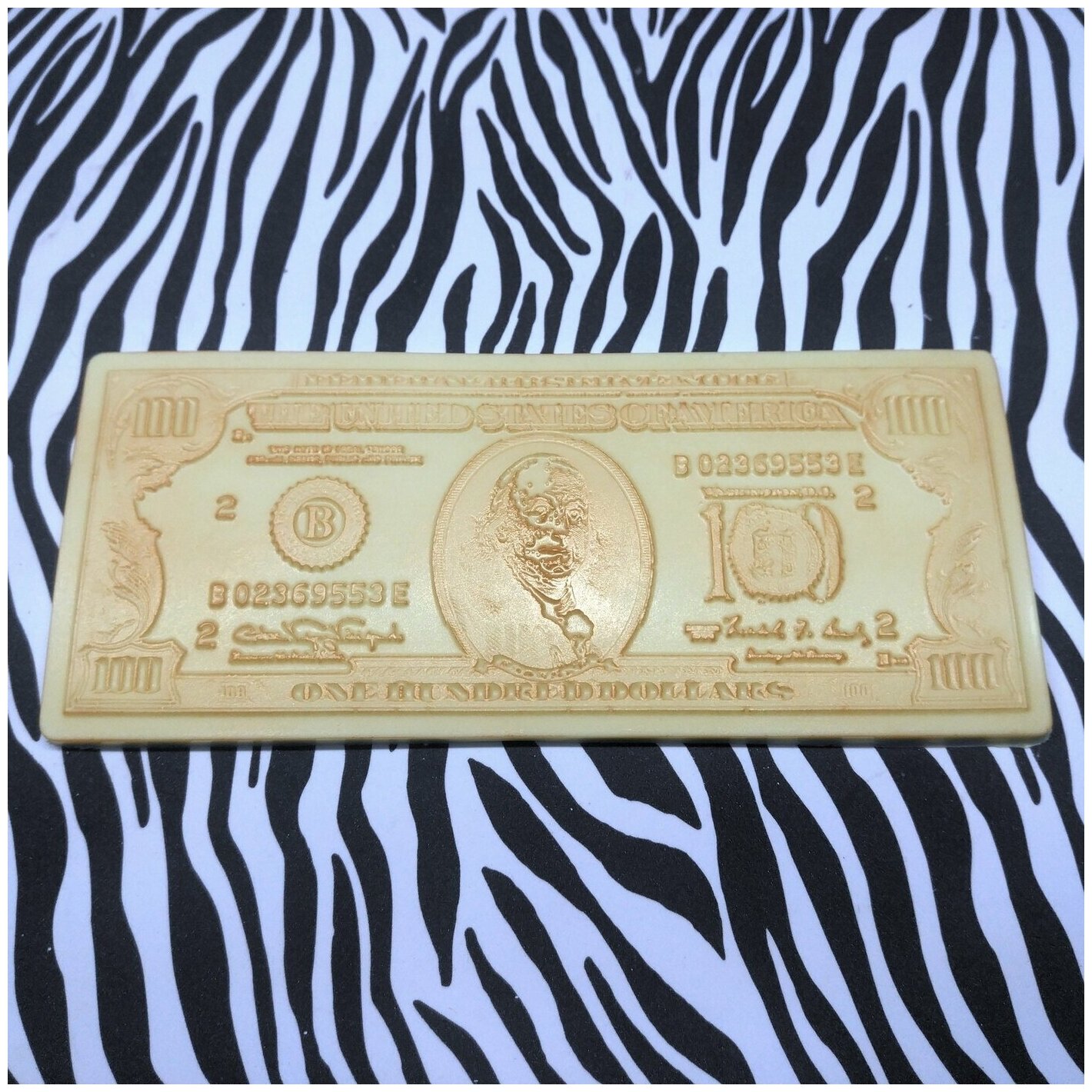 Подарочная шоколадная плитка Frade/Фраде - Купюра 100 долларов (белый) - фотография № 2
