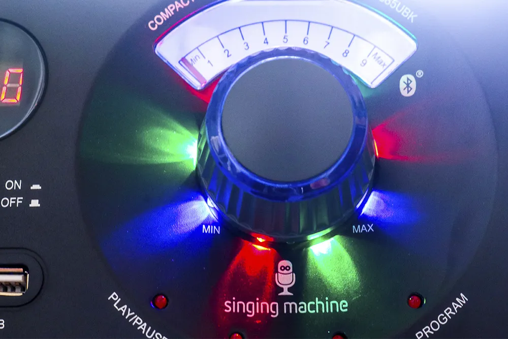 Караоке система с LED Disco подсветкой Singing Machine (Аудиотехника цвет черный Bluetooth CD+G USB SML385 UBK)