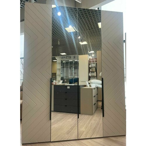 Шкаф 4-х дверный 