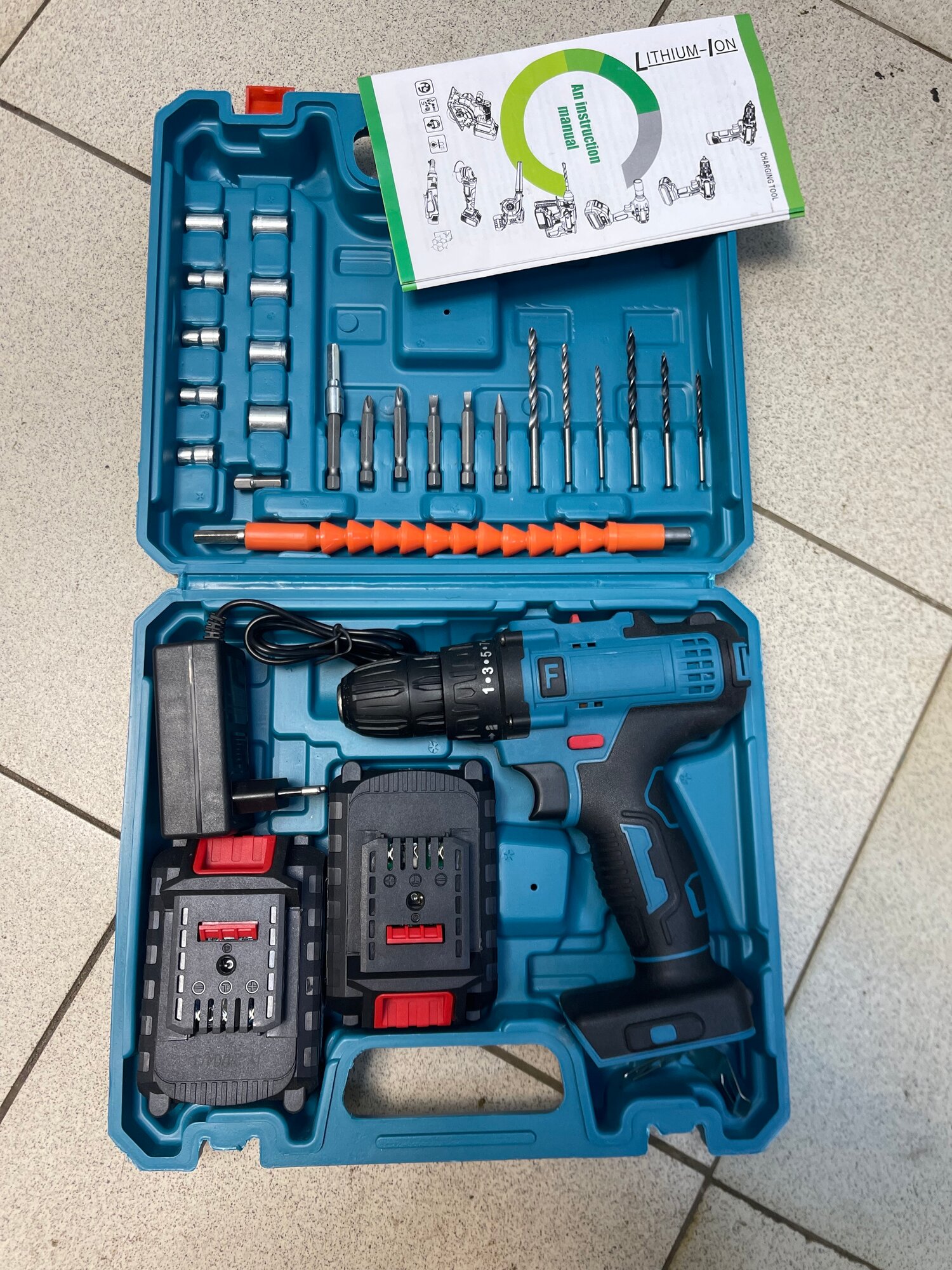 фото Шуруповерт, дрель, аккумуляторная, 24V(2 АКБ), с кейсом и набором инструментов