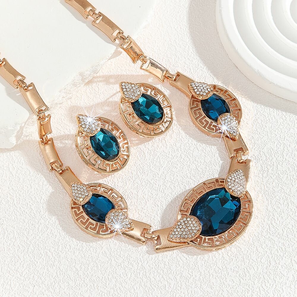 Комплект бижутерии: колье, серьги, циркон