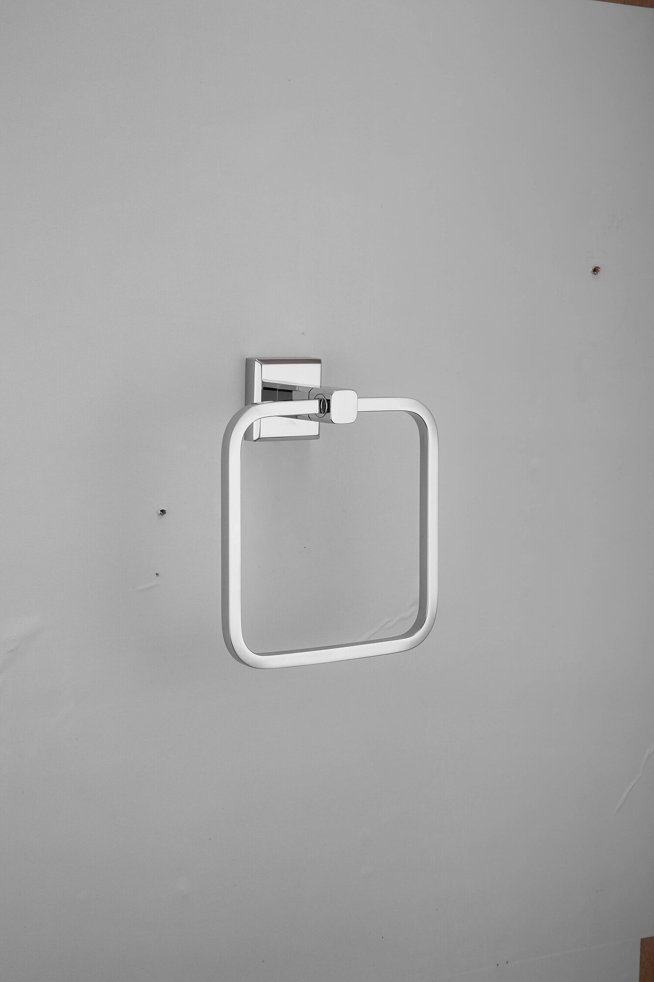 Полотенцедержатель для ванны Gappo G3804 латунь поворотный крепление шурупами серебристый