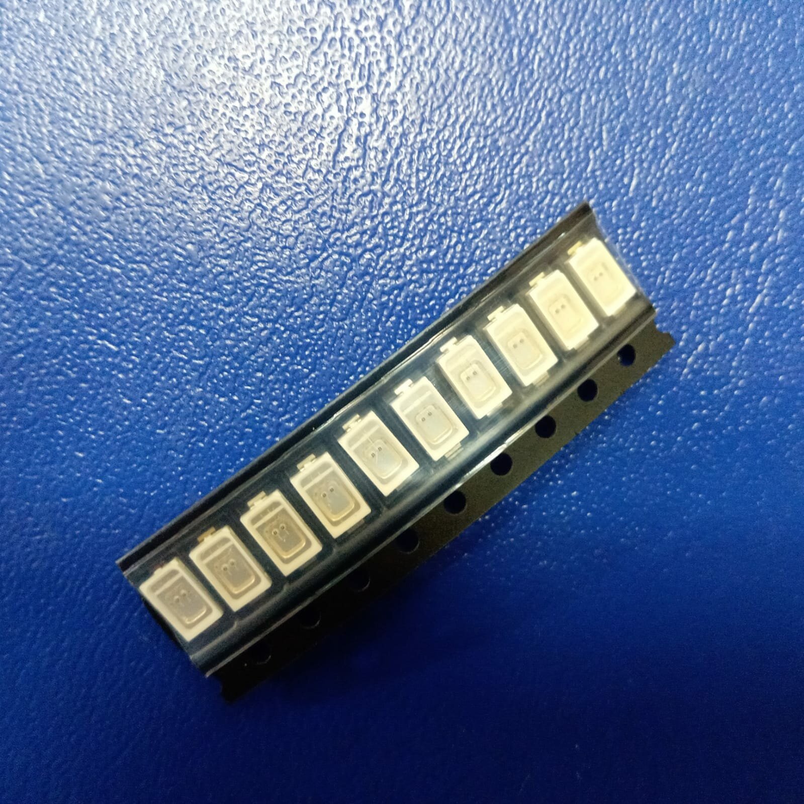 10 штук Светодиод SMD 5730(5630) красный 621-625nm 1,8-2,2V 60mA - фотография № 3