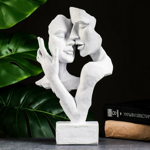 Фигура интерьерная / Влюблённые / белая / декоративная / современная