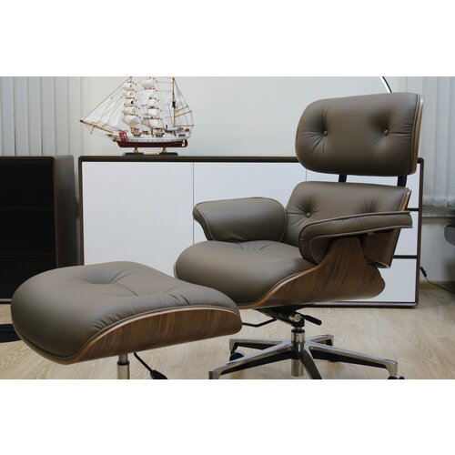 Коричневое кресло из натуральной кожи Eames с колесами