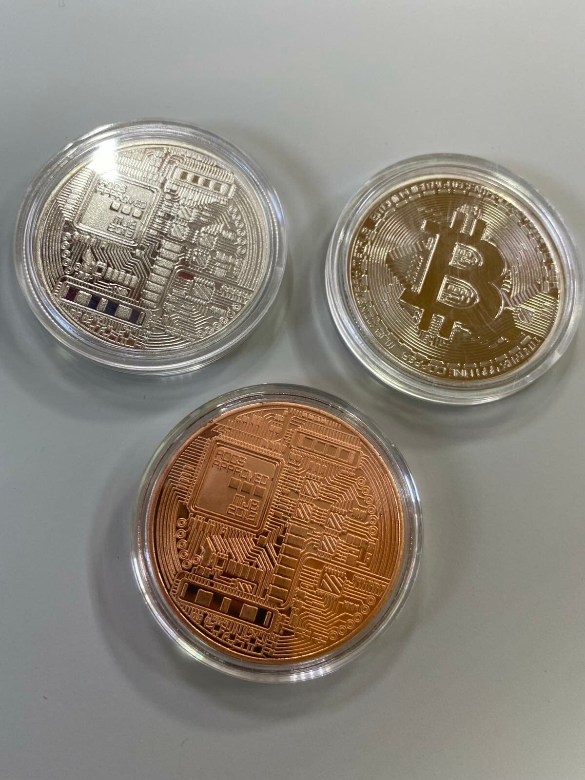 Сувенирная монета Биткоин, металл, 4х4 см