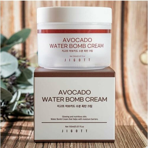 Увлажняющий крем для лица с экстрактом авокадо Jigott Avocado Water Bomb Cream (150 мл)