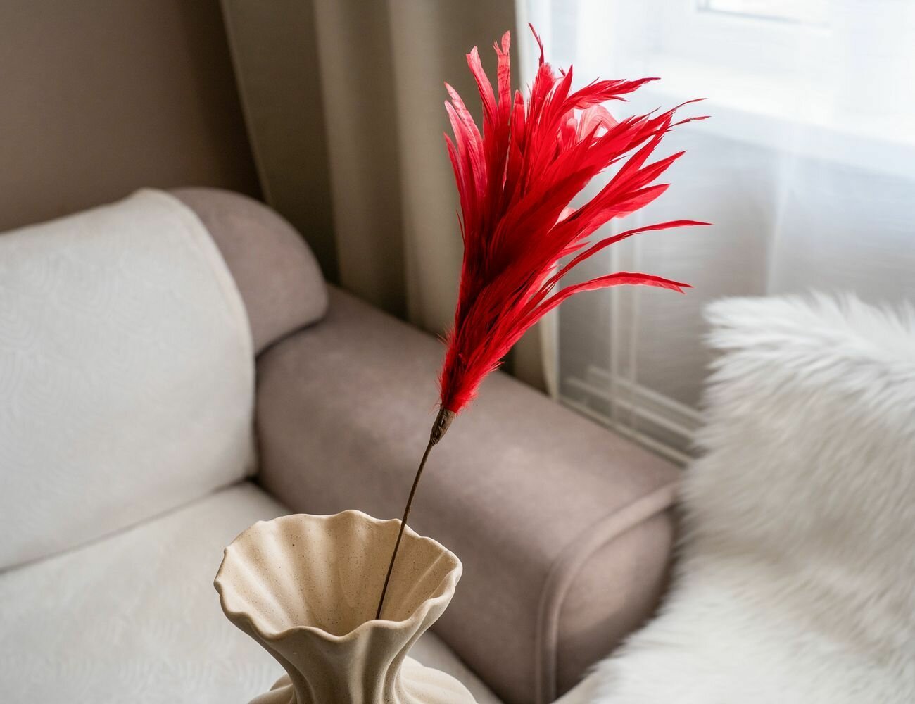 Декоративный стик красный султан  перо  80 см  Edelman 1101472