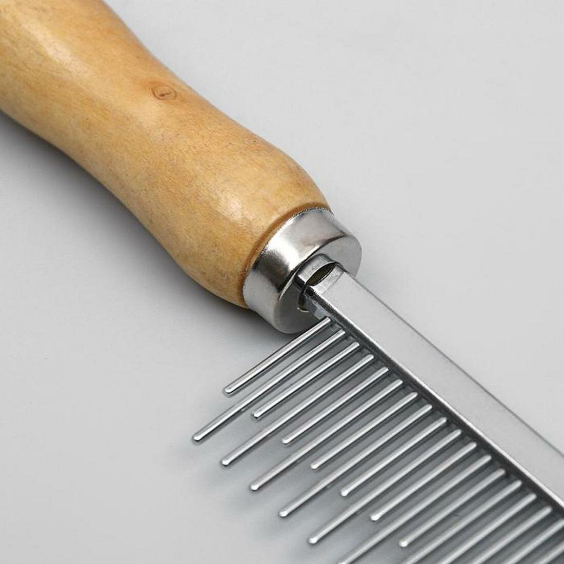 Картинки Расчёска-разнозуб Пижон Wood с деревянной ручкой, 20 х 3 см, металл