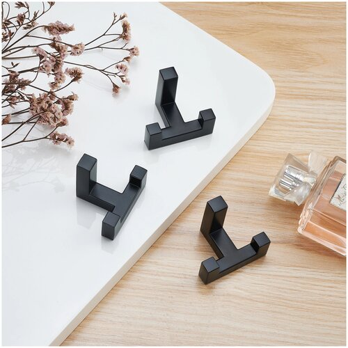 Крючок двойной черный матовые