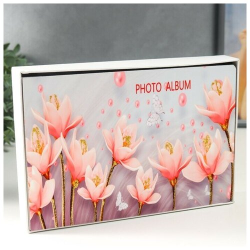 Фотоальбом на 50 фото 15х20 см Розовые ирисы в коробке 255х4х18 см 1665₽