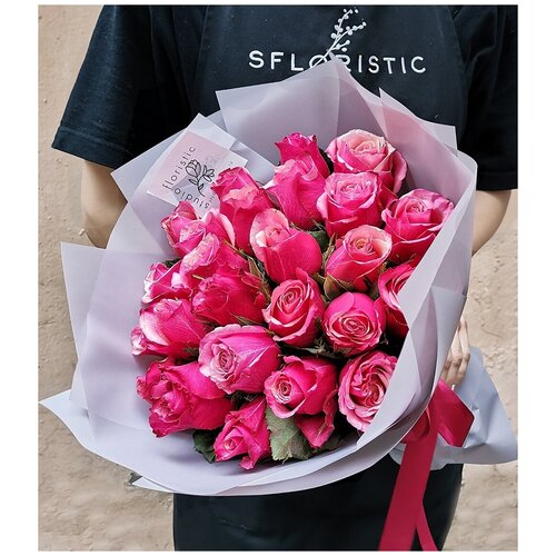 Букет из 25 ярко-розовой розы Кения