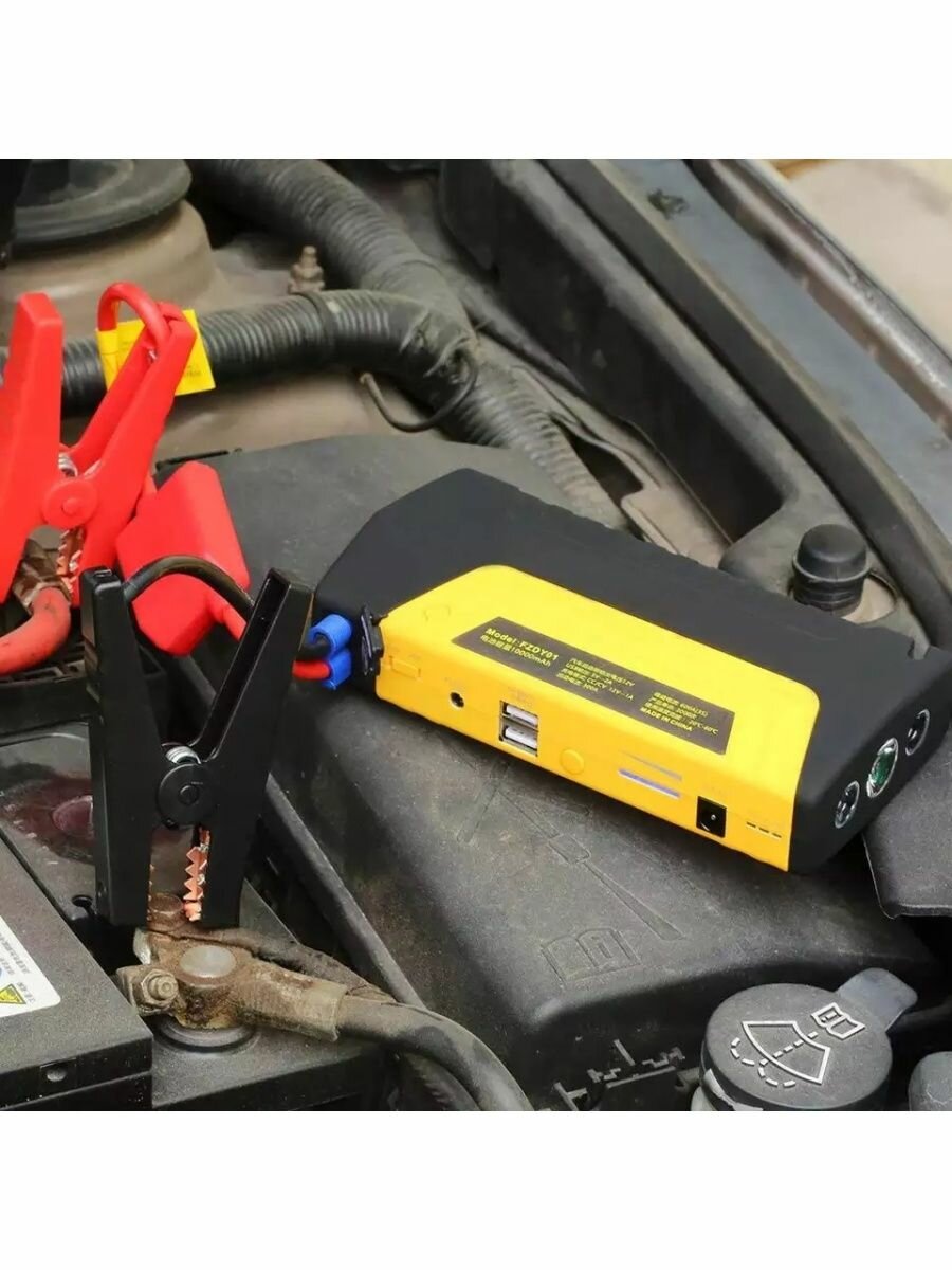 Портативное пусковое пуско-зарядное устройство для автомобиля Jump Starter 16800 mAh с переходниками для зарядки гаджетов