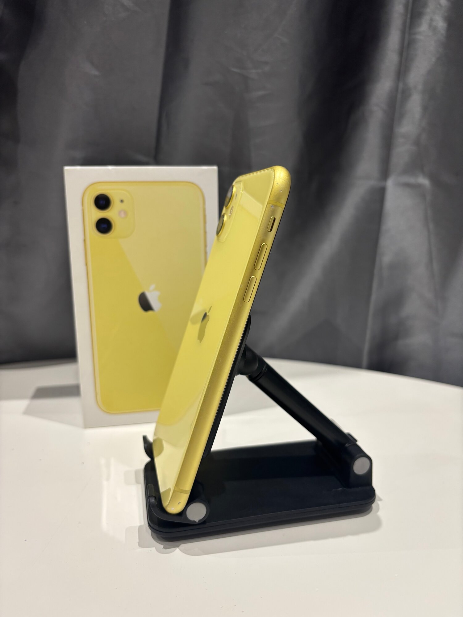 Смартфон Apple iPhone 11 128 ГБ RU, Dual: nano SIM + eSIM, желтый — фото 1