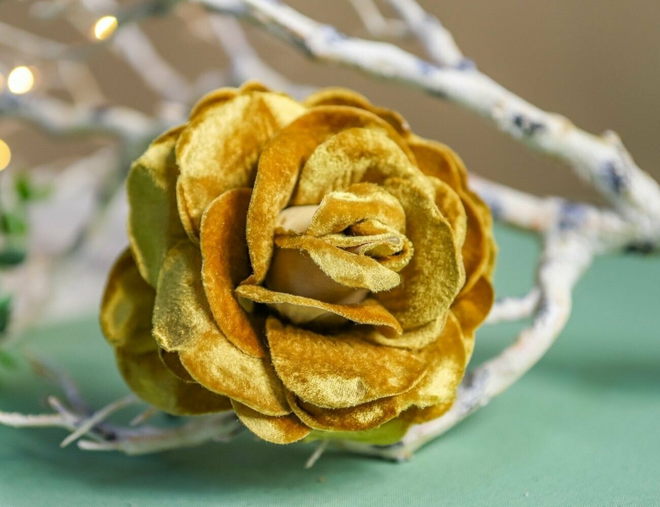 Украшение бархатная роза на клипсе полиэстер золотистая охра 18х12 см Edelman 1075098