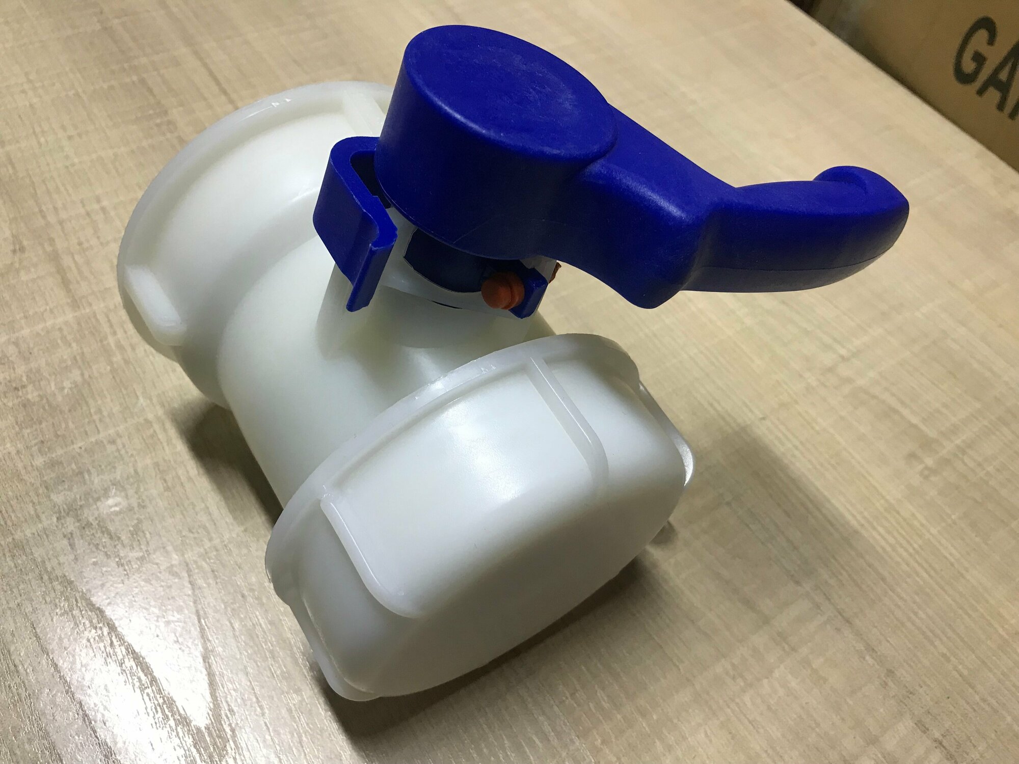 фото Кран пластиковый для еврокуба (100мм)