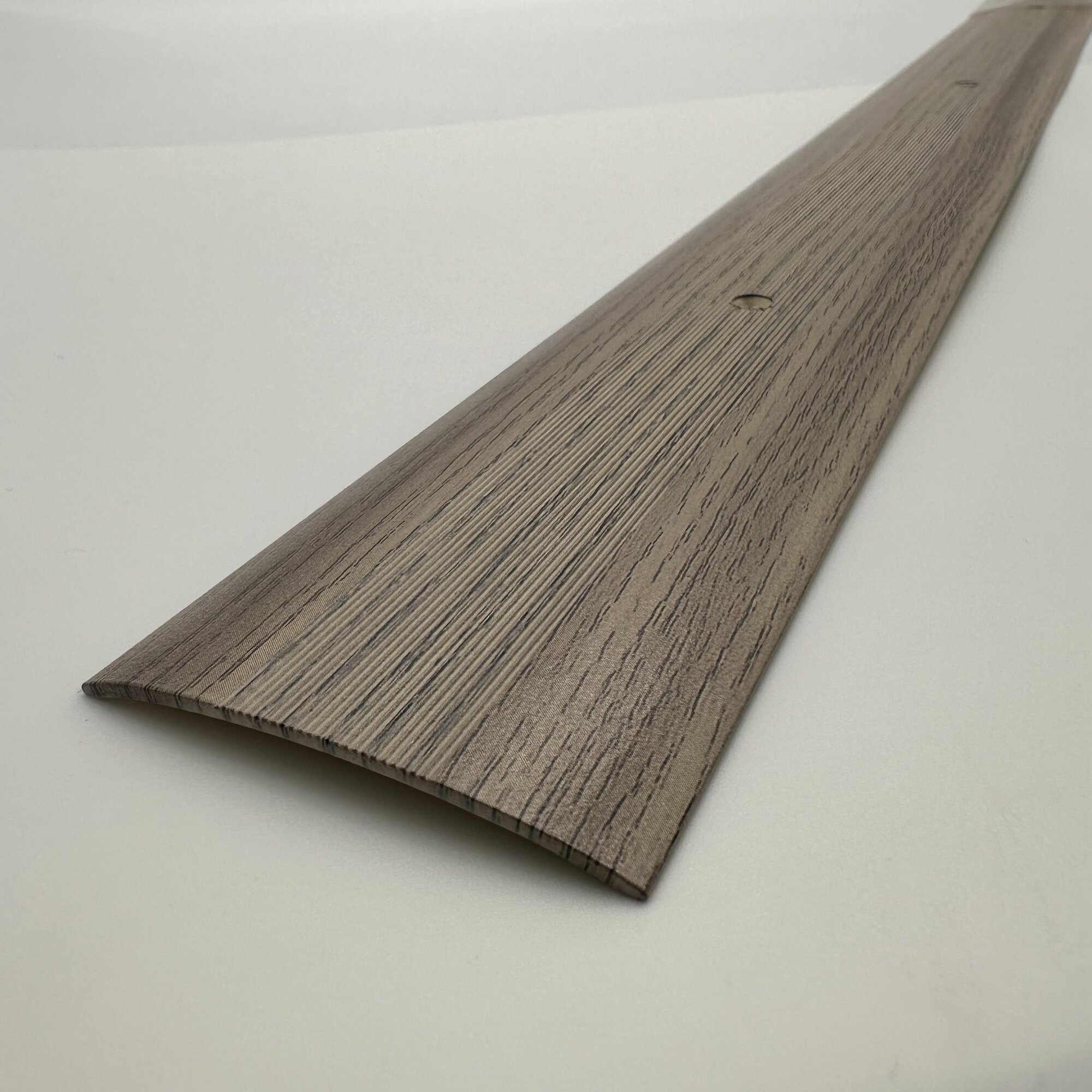 Порог алюминиевый стыкоперекрывающий одноуровневый стык (ПД 05) 60x58 1350 мм орех седой