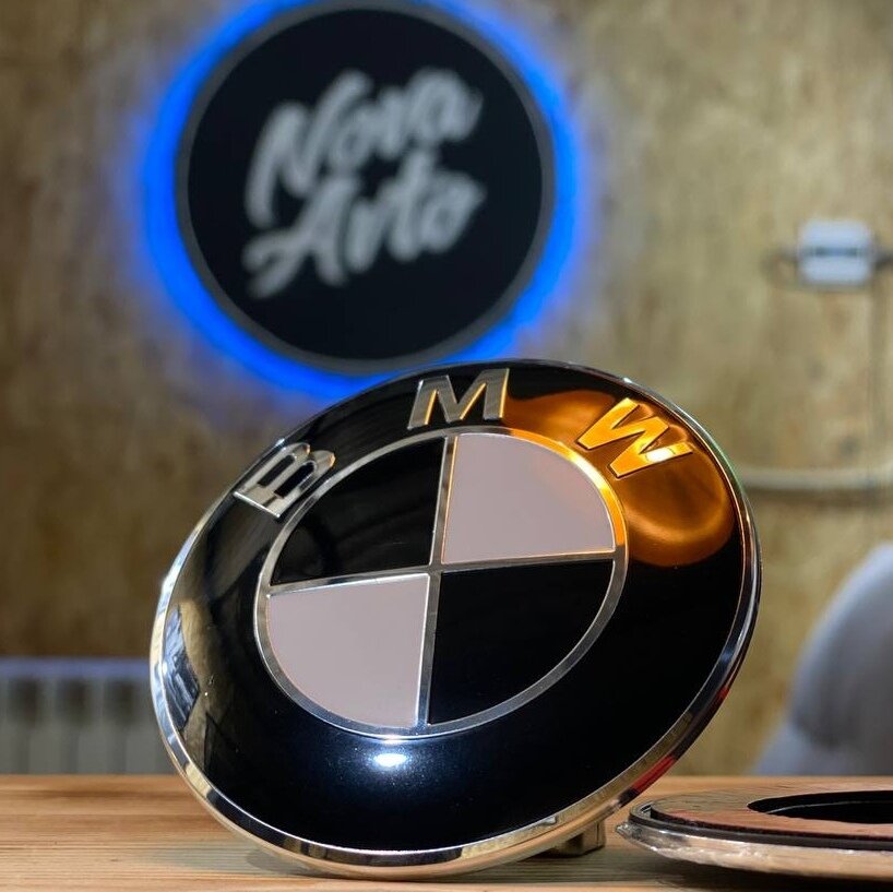 Эмблема значок шильдик логотип БМВ BMW 74мм белый, черный