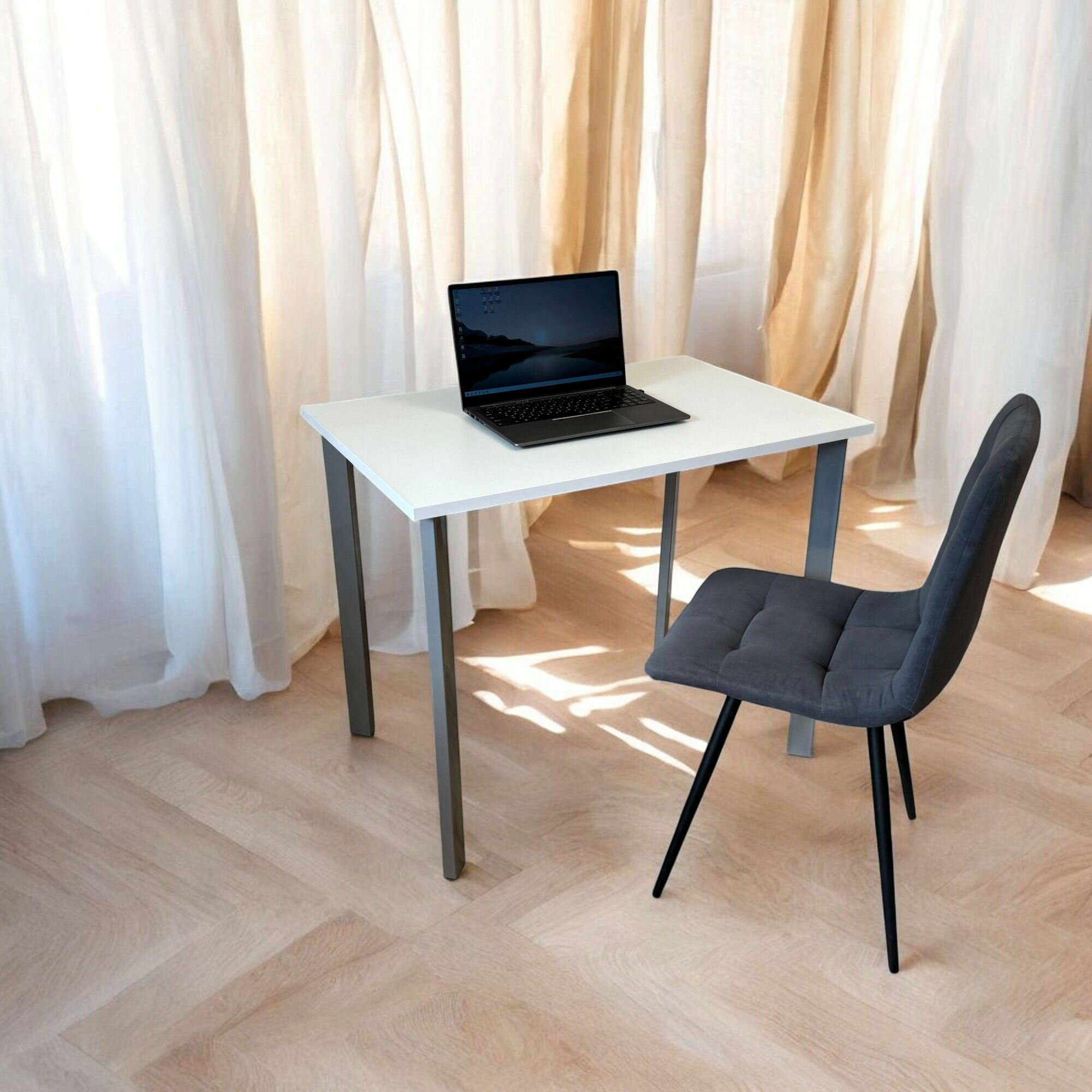 Игровой компьютерный стол/ цвет столешницы Белый, 90*60 см. Ножки серый хром