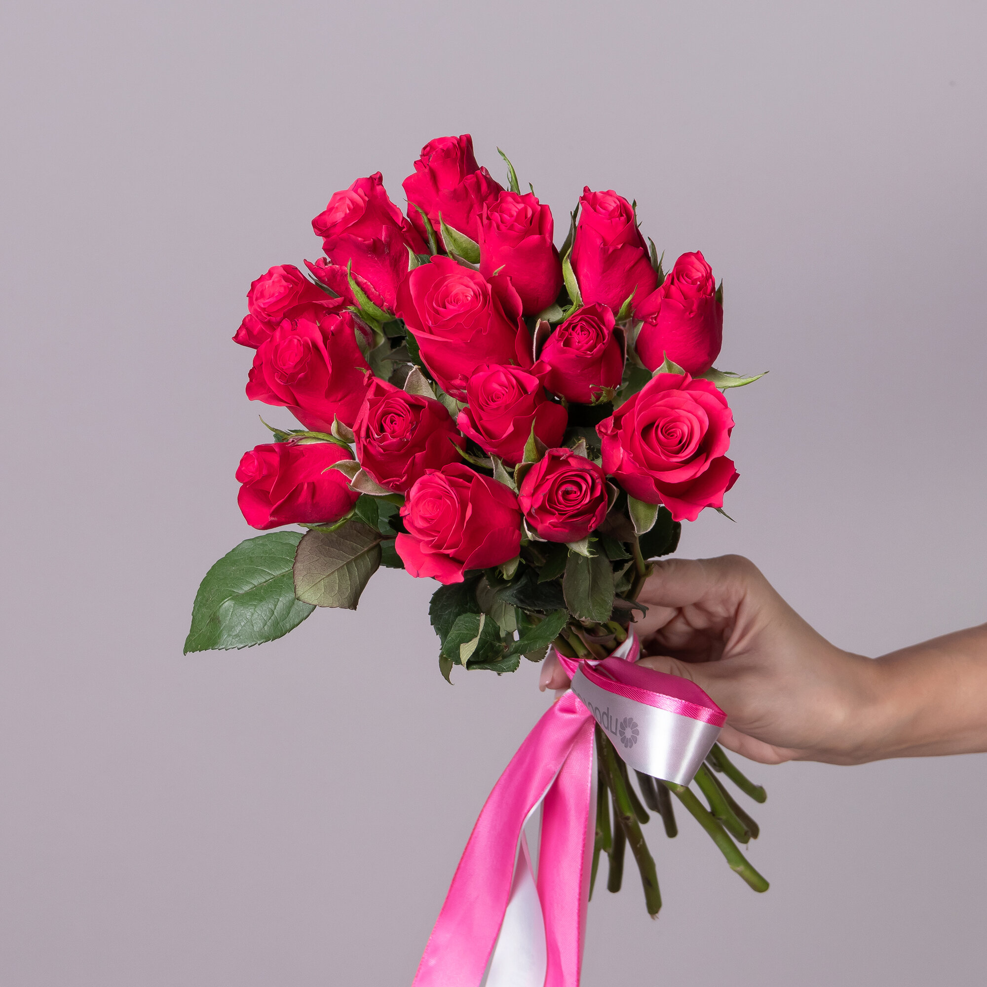 Букет из малиновых роз 15 шт Высота 40 см кения от "Простоцветы"