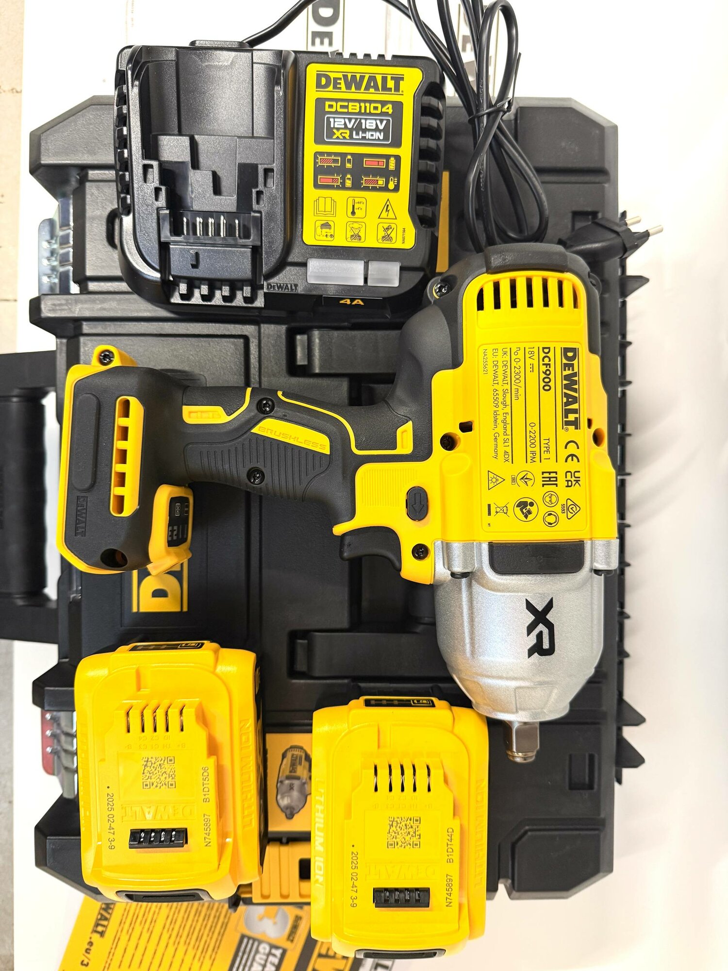 Аккумуляторный гайковерт DEWALT DCF900P2T 18 В 1898 Нм